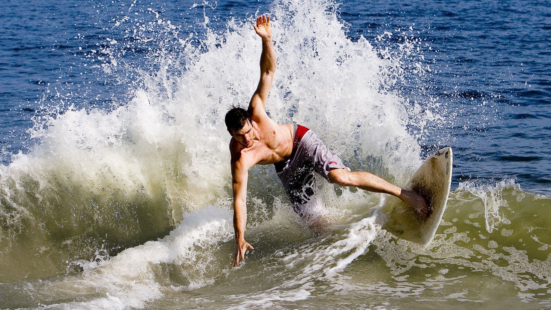 《跨国战队交流日：跨文化合作推动电竞全球化》，跨越电竞